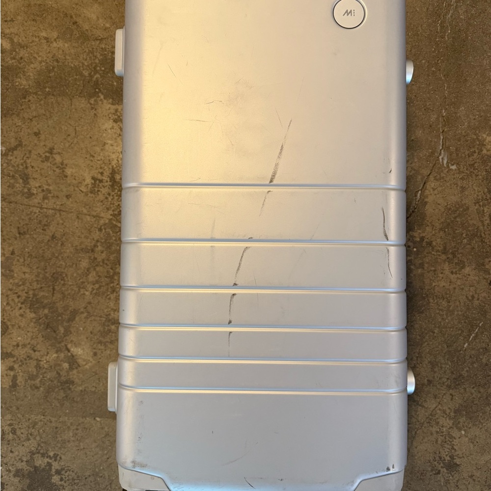 Monos Trunk Silver Hard Shell Suitcase